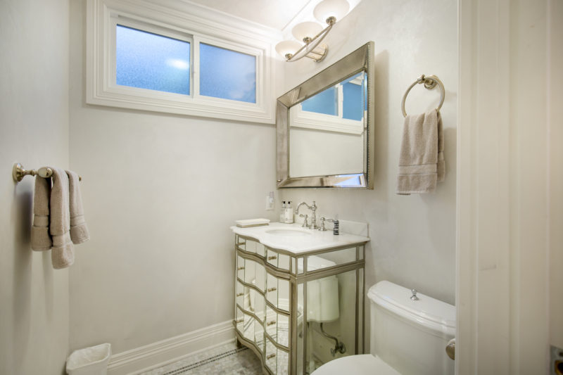 3500-Dixie-Canyon-Pl-18