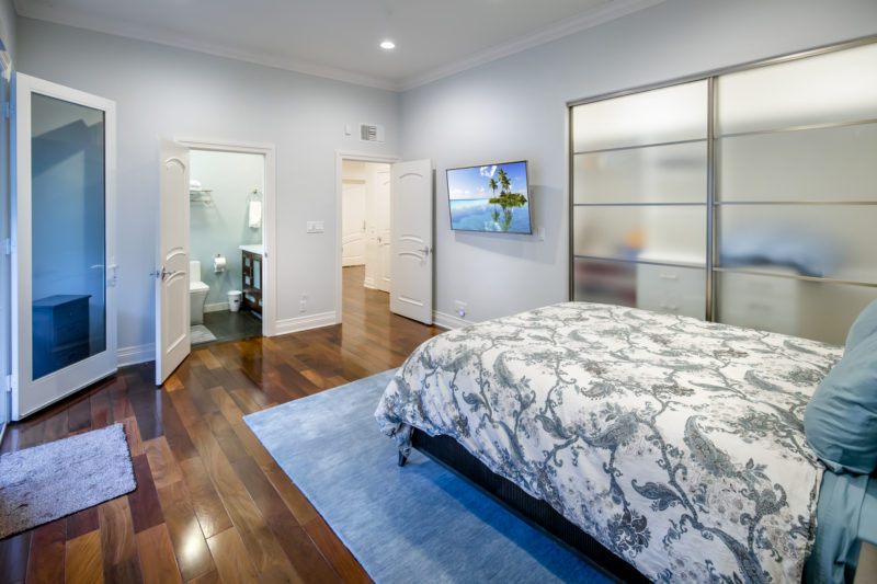 3500-Dixie-Canyon-Pl-27