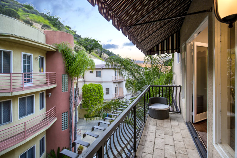3500-Dixie-Canyon-Pl-28