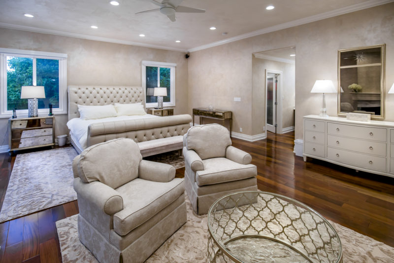 3500-Dixie-Canyon-Pl-32
