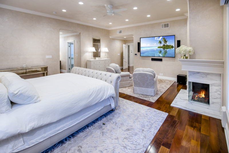 3500-Dixie-Canyon-Pl-33