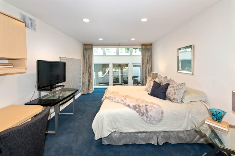 948 Thayer Ave 23