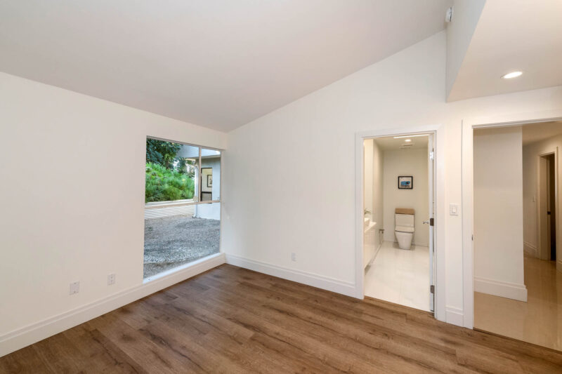 20213 Oxnard St (17)