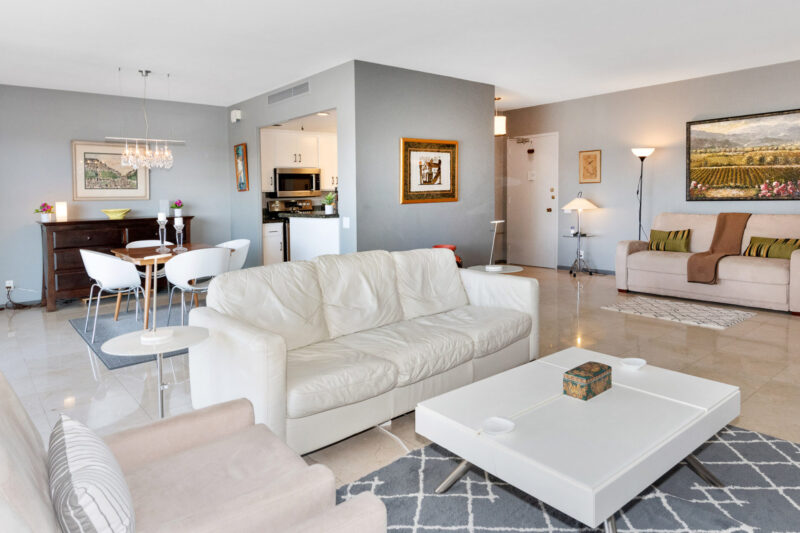 10450 Wilshire 11G 1