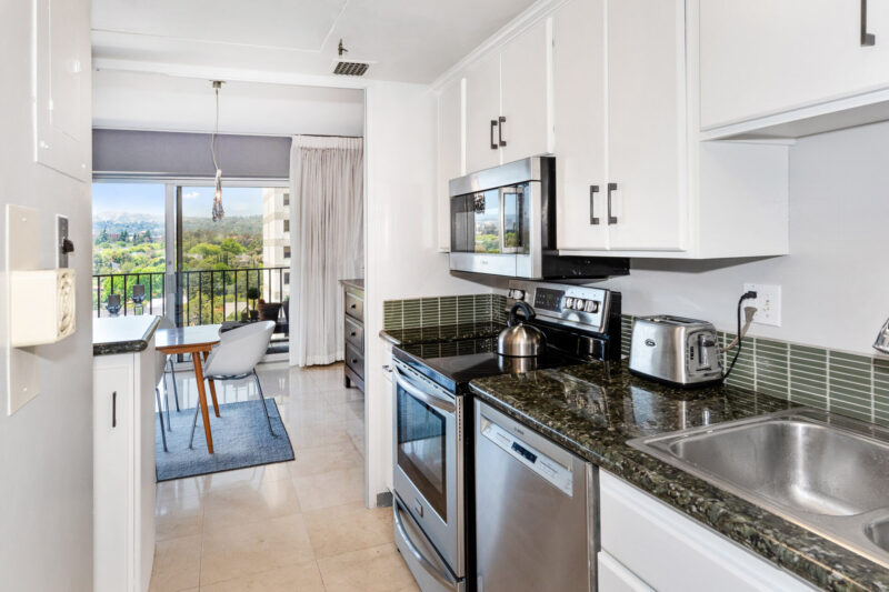 10450 Wilshire 11G 13