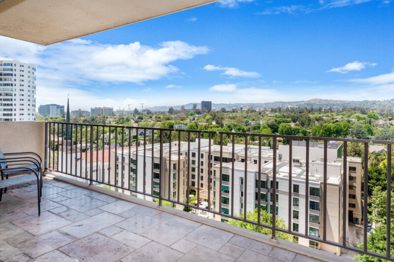 10450 Wilshire 11G 5