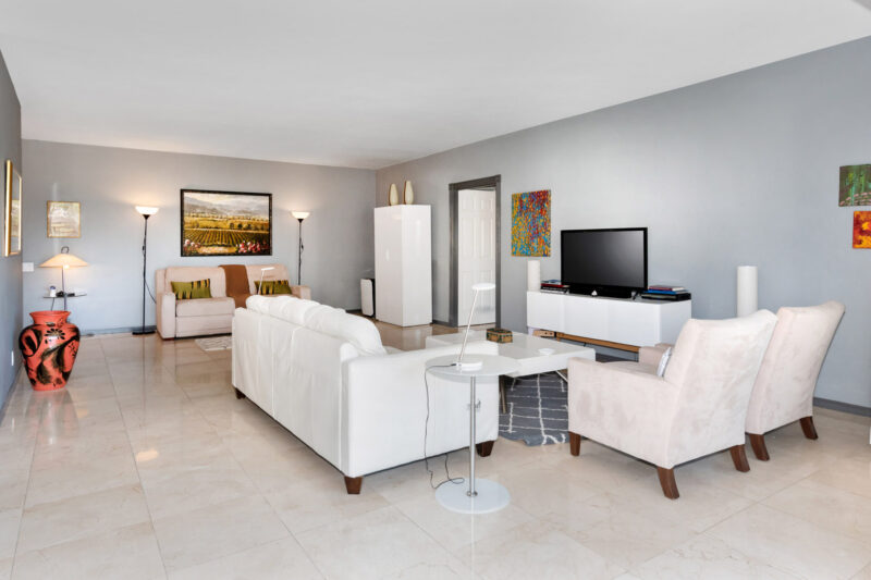 10450 Wilshire 11G 6