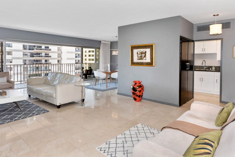 10450 Wilshire 11G 7