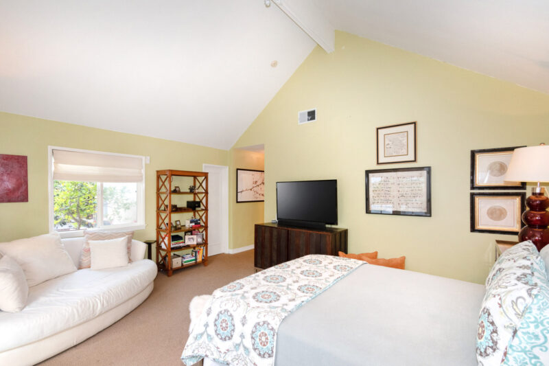 9024 Dorrington Ave 22