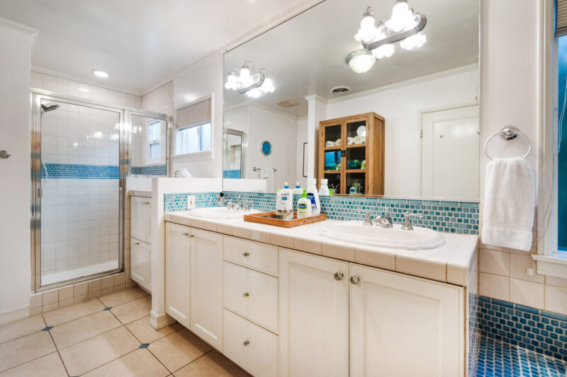 9024 Dorrington Ave 24