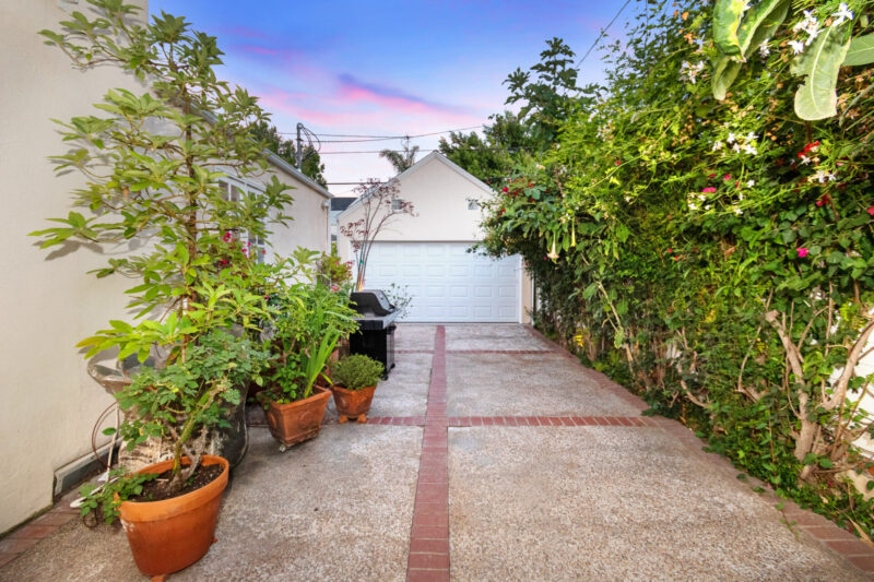 9024 Dorrington Ave 37