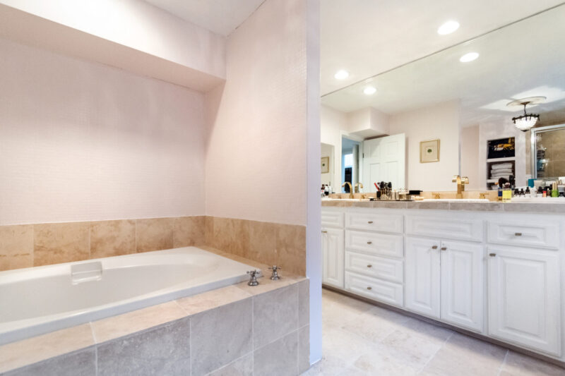 27-2451 Coldwater Canyon Dr
