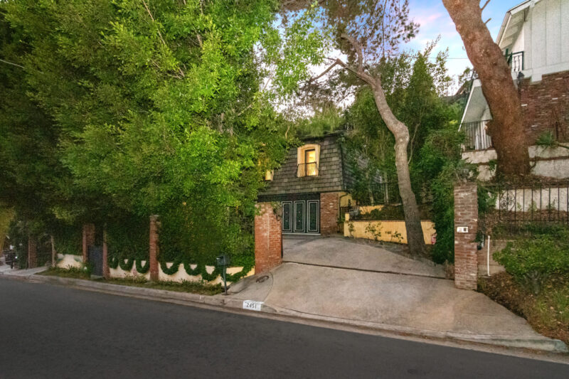 3-2451 Coldwater Canyon Dr