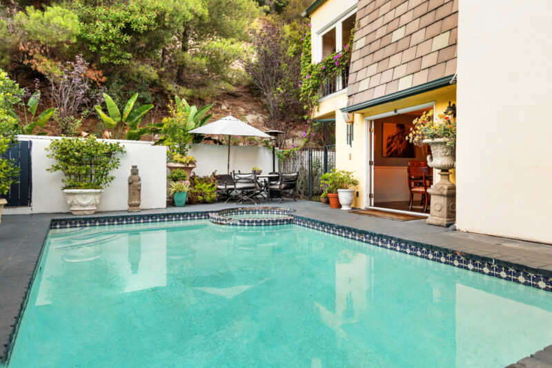 31-2451 Coldwater Canyon Dr