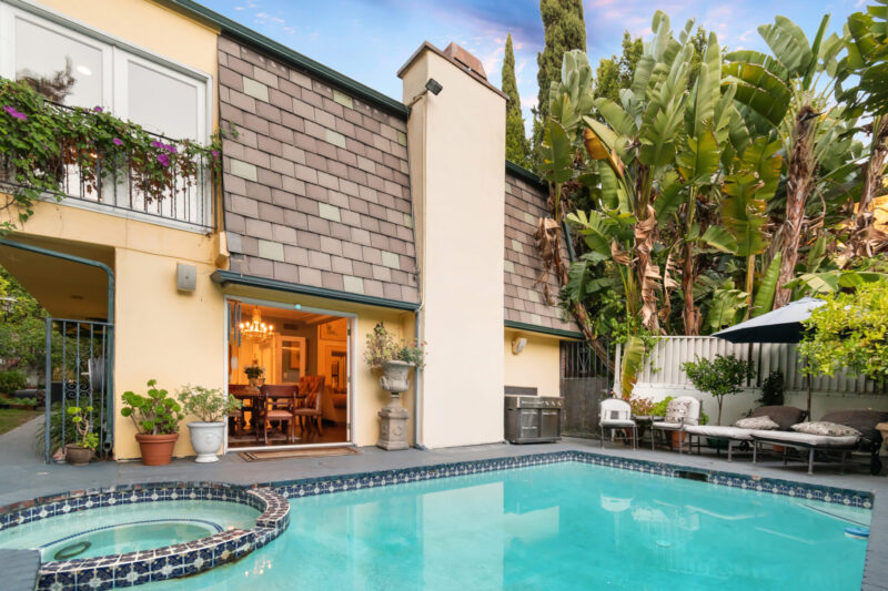 33-2451 Coldwater Canyon Dr