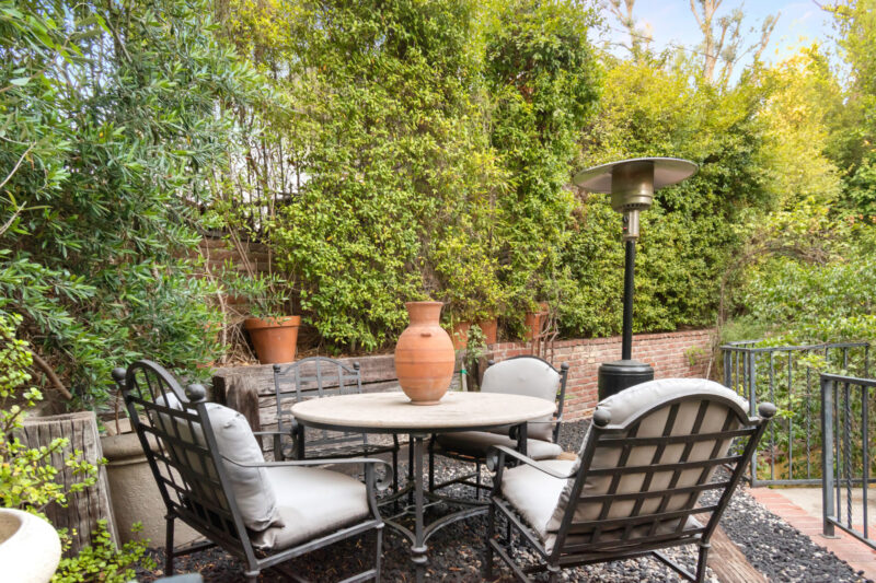 36-2451 Coldwater Canyon Dr