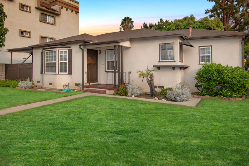 12020 Ocean Park Blvd 3