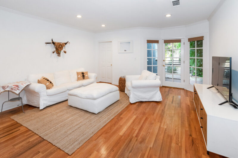 26 N Martel Ave 10