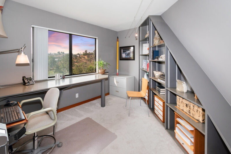 2811 La Cuesta Dr 24