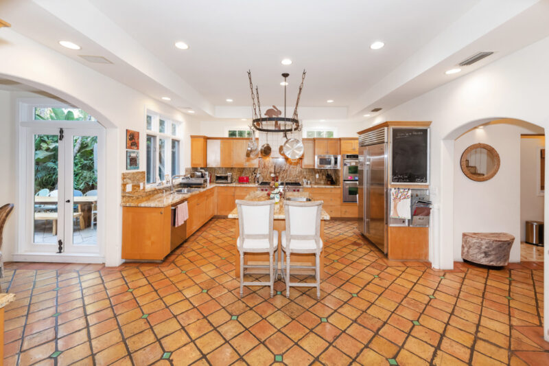 703 12Th St -55