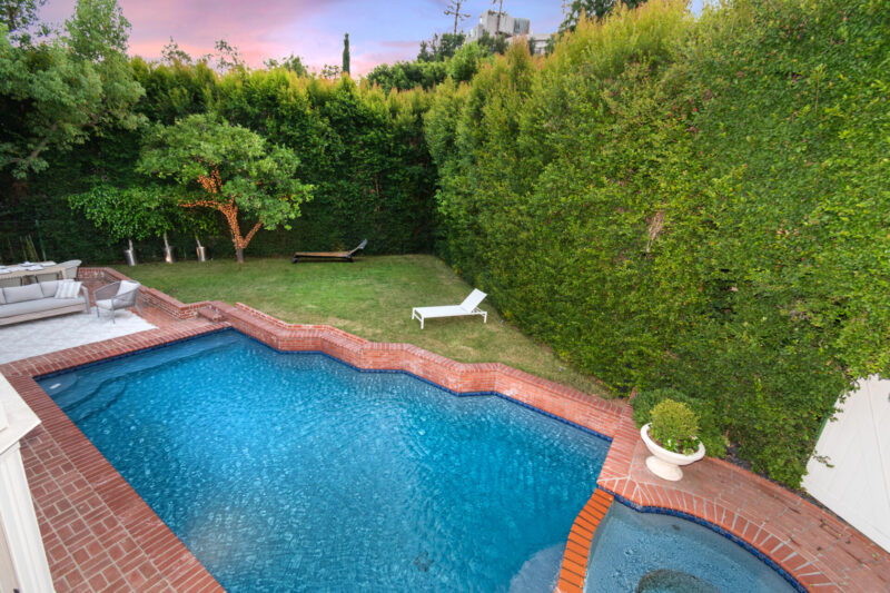 1277 Sunset Plaza Dr 36
