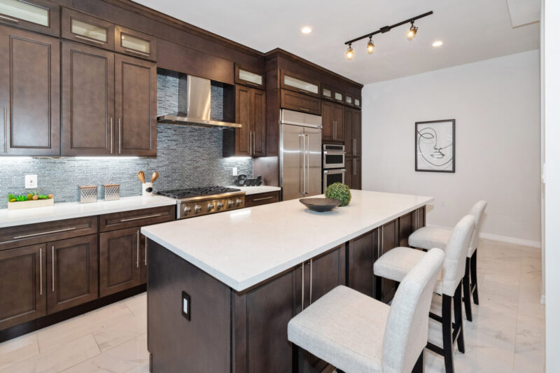 2566 E Chevy Chase 14
