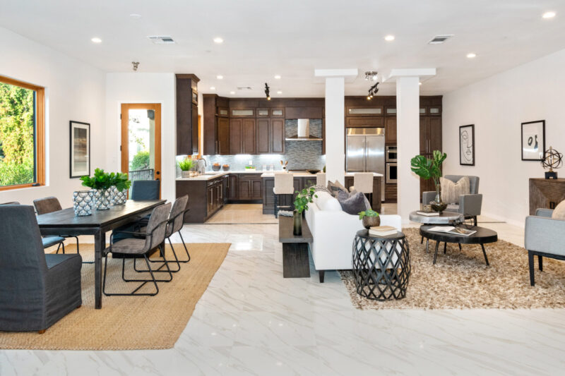 2566 E Chevy Chase 18