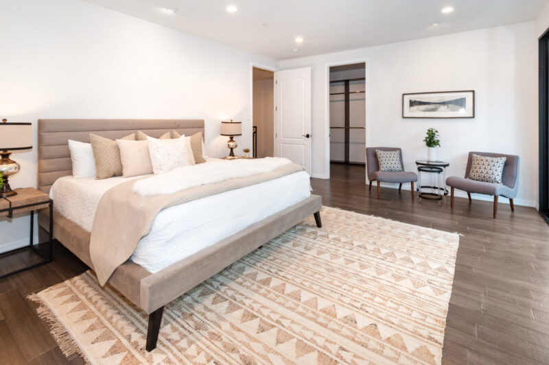 2566 E Chevy Chase 19
