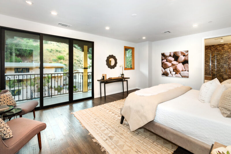 2566 E Chevy Chase 20