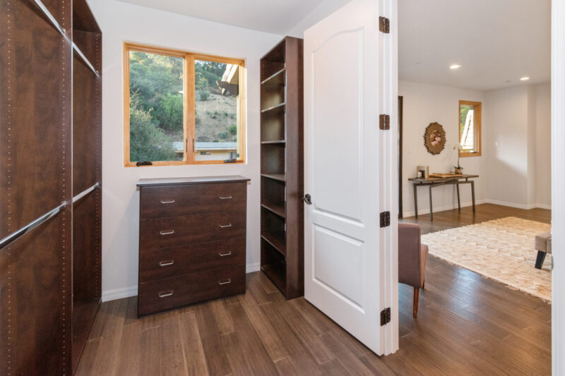 2566 E Chevy Chase 23