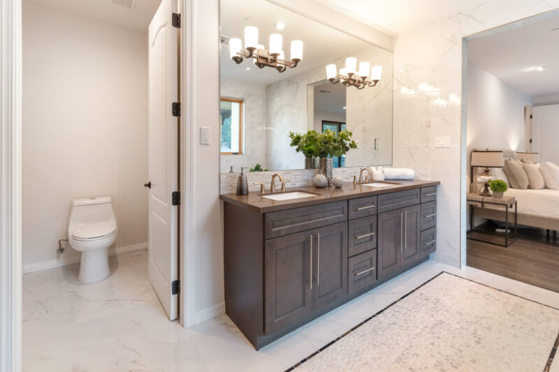 2566 E Chevy Chase 27