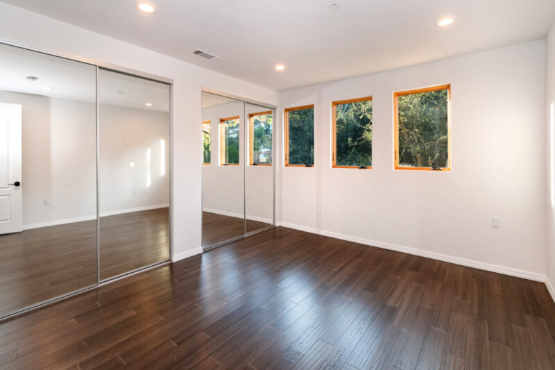 2566 E Chevy Chase 28