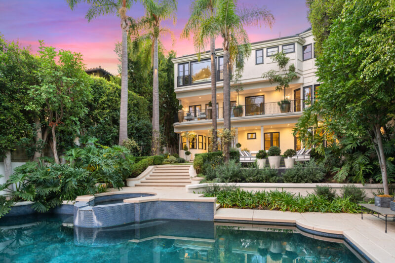 8 Oakmont Dr 8