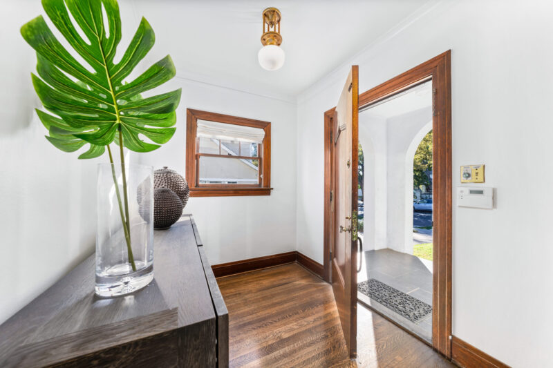1408 N Genesee Ave (34 of 79)
