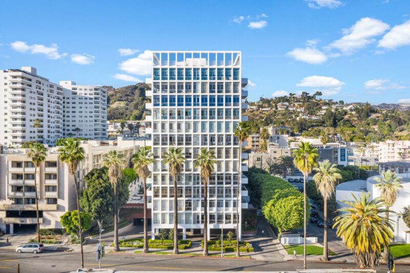 7135 HOLLYWOOD BLVD #605 1