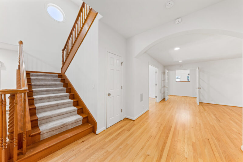 560 Euclid St 21