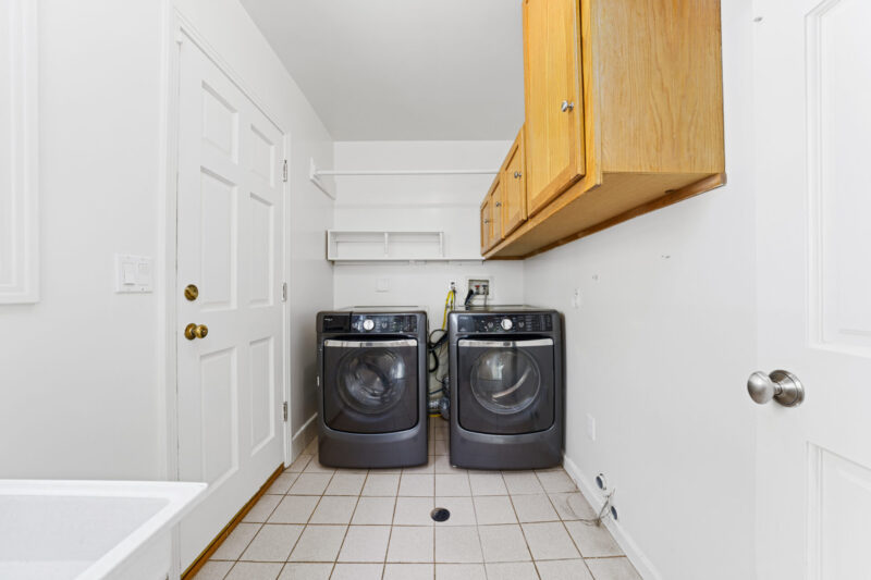 560 Euclid St 44